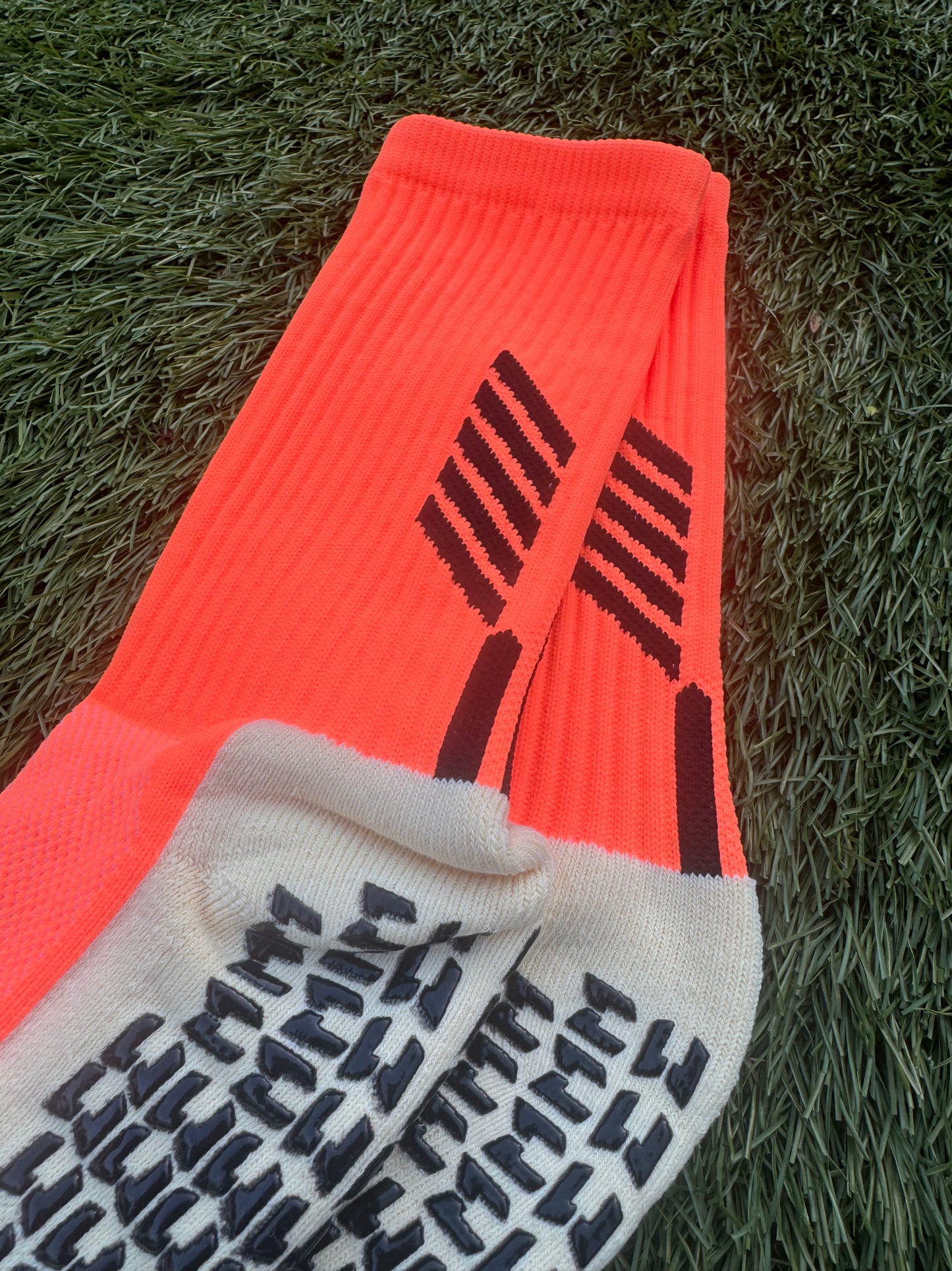 KO Kids Gripsocks Oranje – Antislip Voetbalsokken voor Kinderen | Grip & Comfort voor Training en Wedstrijd
