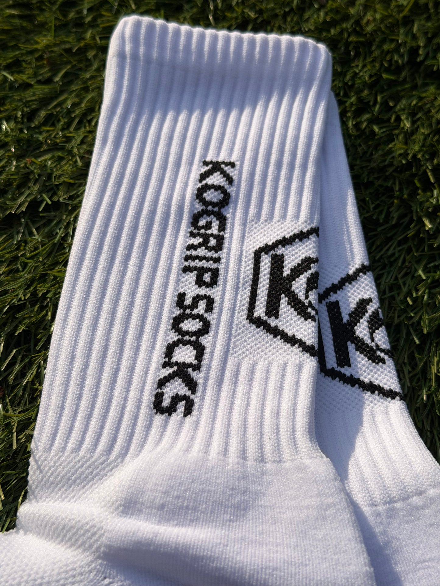 KOgripsocks White Edition – Witte Anti-Slip Voetbalsokken – Grip, Comfort & Stabiliteit – Unisex 40-46