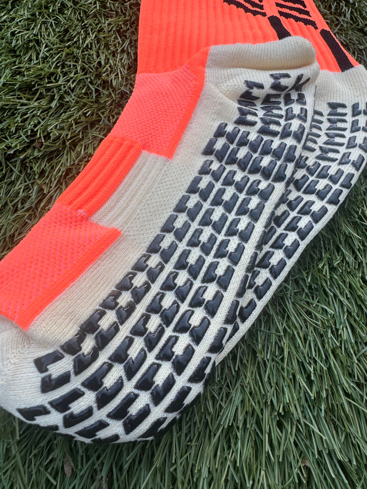 KO Kids Gripsocks Oranje – Antislip Voetbalsokken voor Kinderen | Grip & Comfort voor Training en Wedstrijd